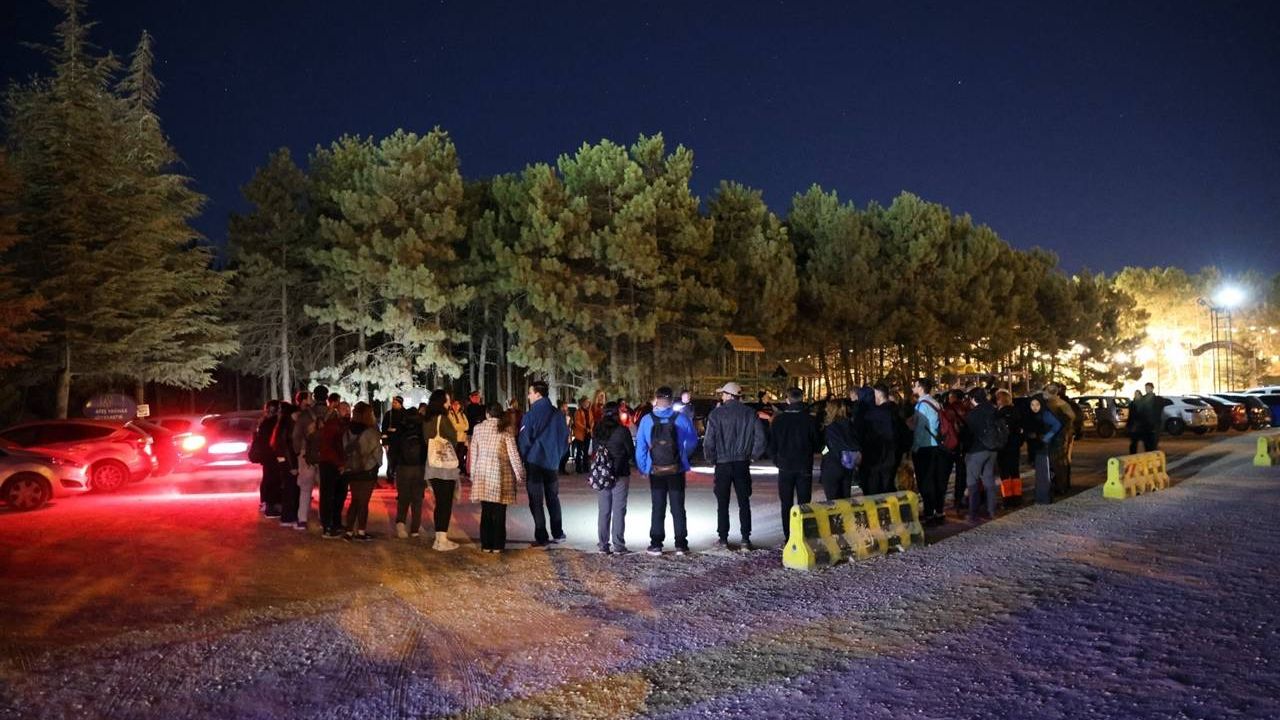 Doğada gece yürüyüşüyle sağlıklı yaşam vurgusu