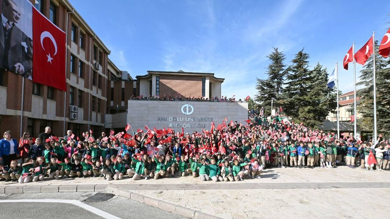 İÇEM ve Mustafa Kemal İlköğretim Okulu’ndan 29 Ekim Cumhuriyet Bayramı korteji