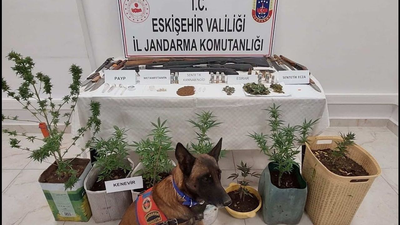 Uyuşturucu ve silah bulunduran 7 şüpheli jandarma tarafından yakalandı