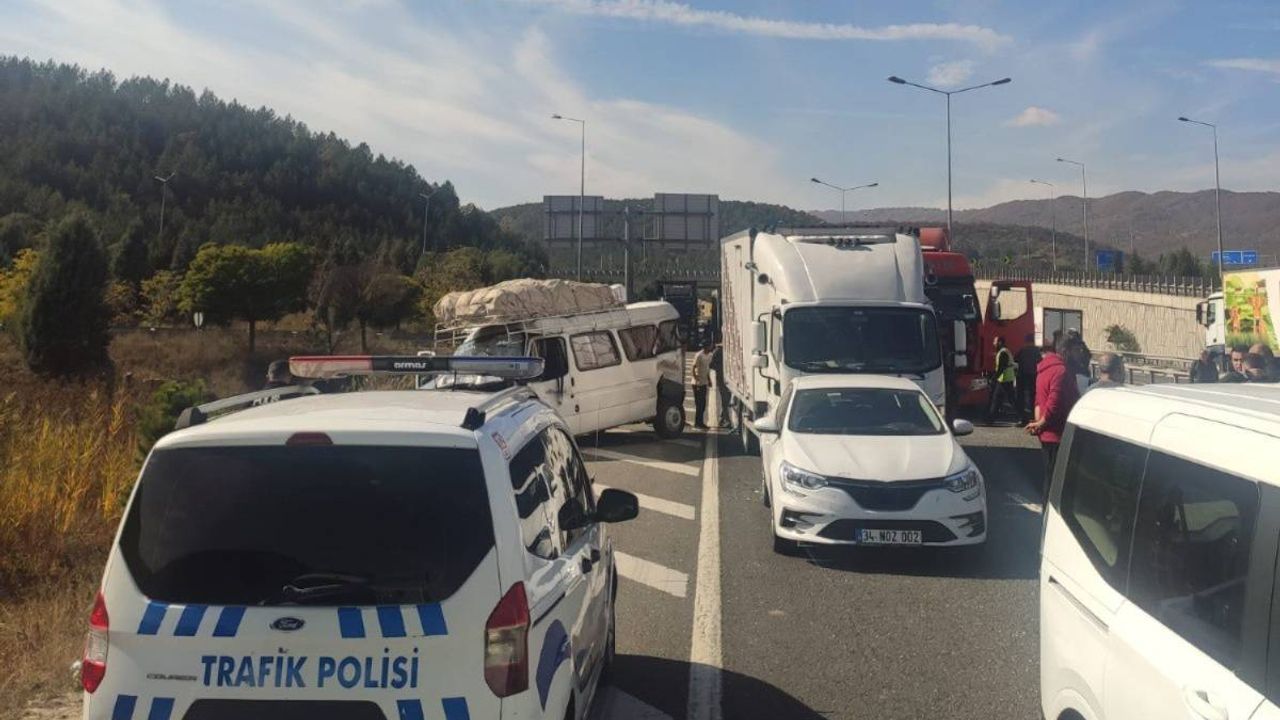 Eskişehir yolunda zincirleme kaza: 3 yaralı