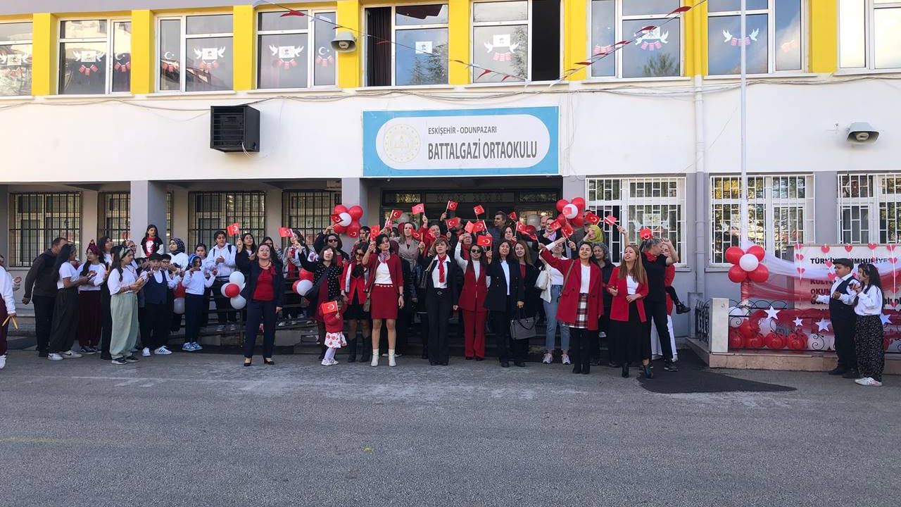 Battalgazi Ortaokulu'nda Cumhuriyet coşkusu