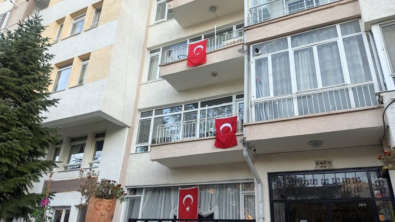 Eskişehir'de evler ve dükkanlar Türk bayrakları ile dolup taştı