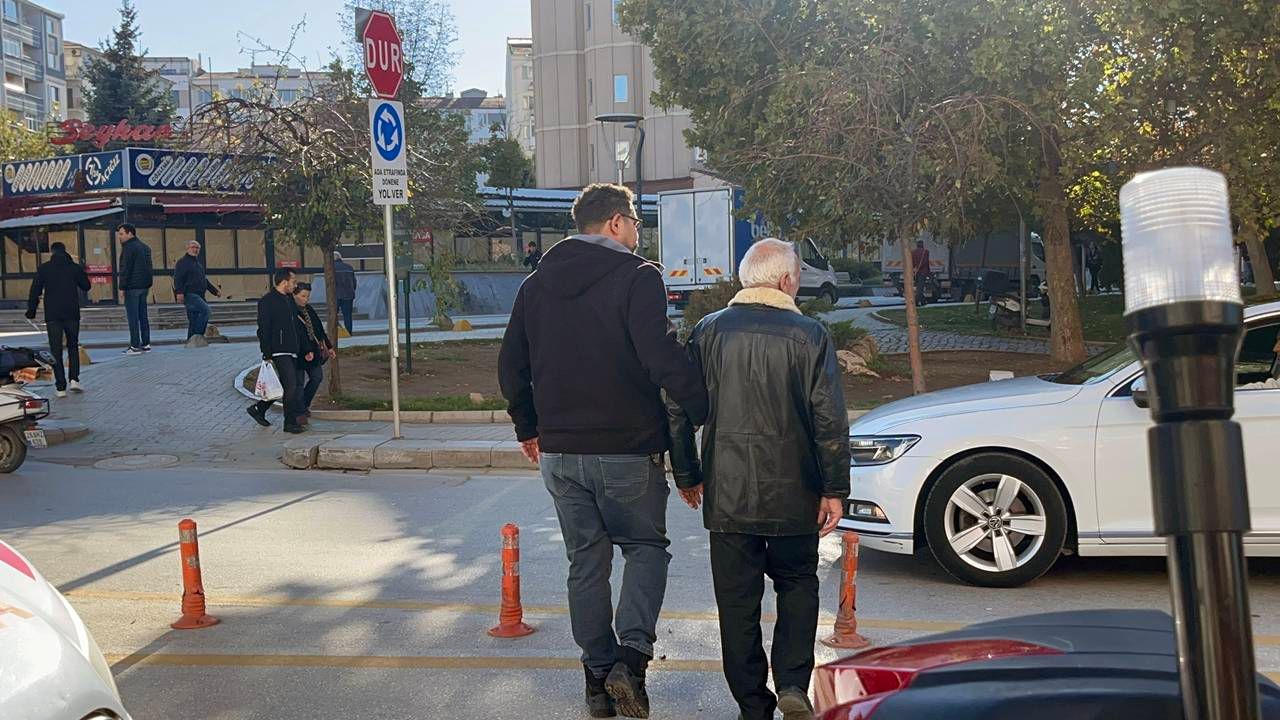Arkadaşını bıçakladı, olay yerinde polisi bekledi
