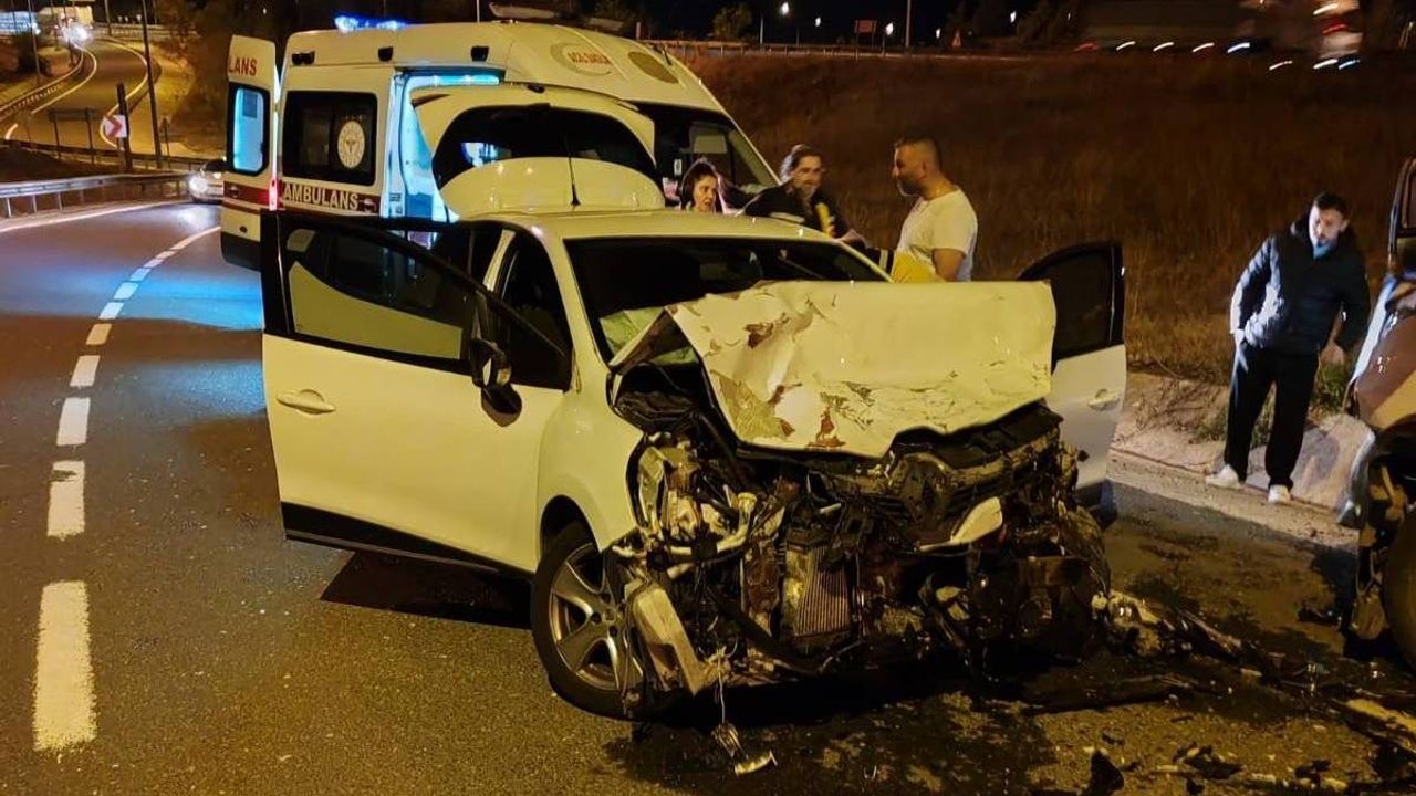 Eskişehir yolunda 2 araç kafa kafaya çarpıştı: 2 yaralı