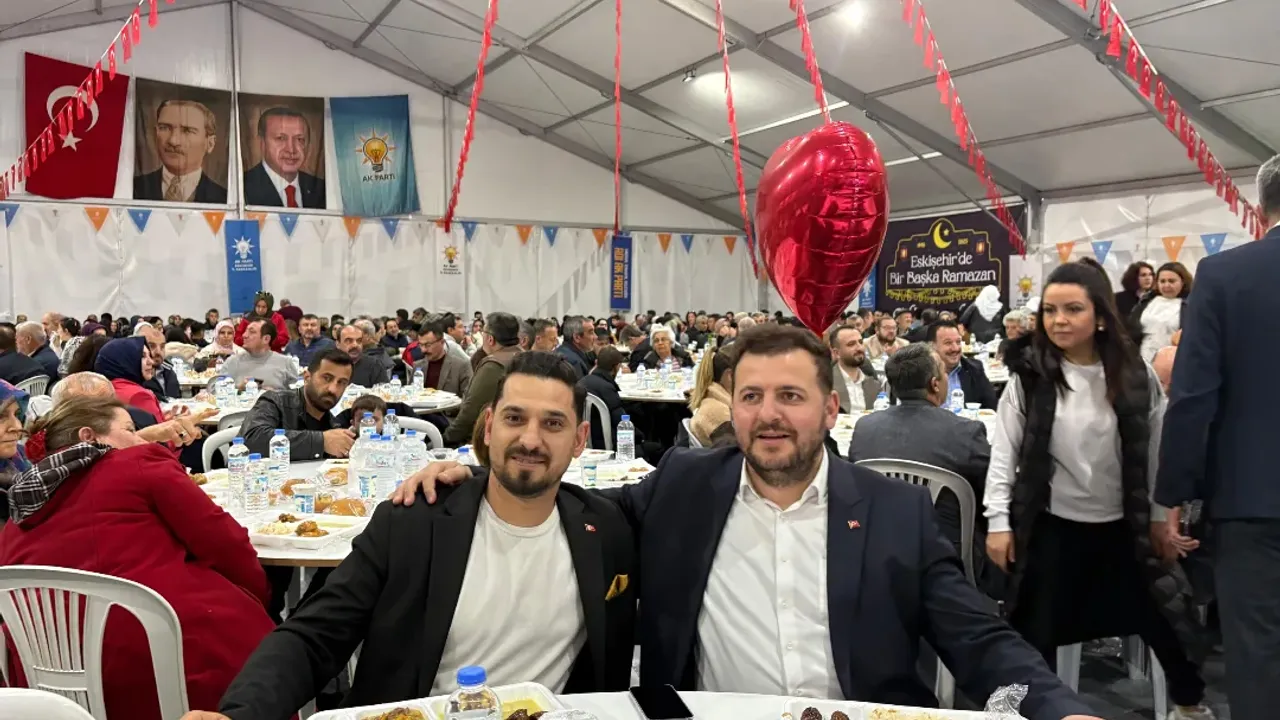 AK Parti Eskişehir’de "Çifte" istifa şoku