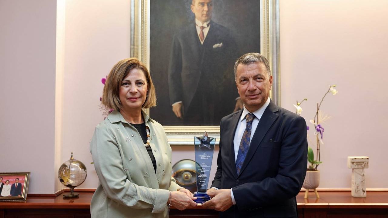 Başkan Ayşe Ünlüce’ye “Yılın Büyükşehir Belediye Başkanı” ödülü