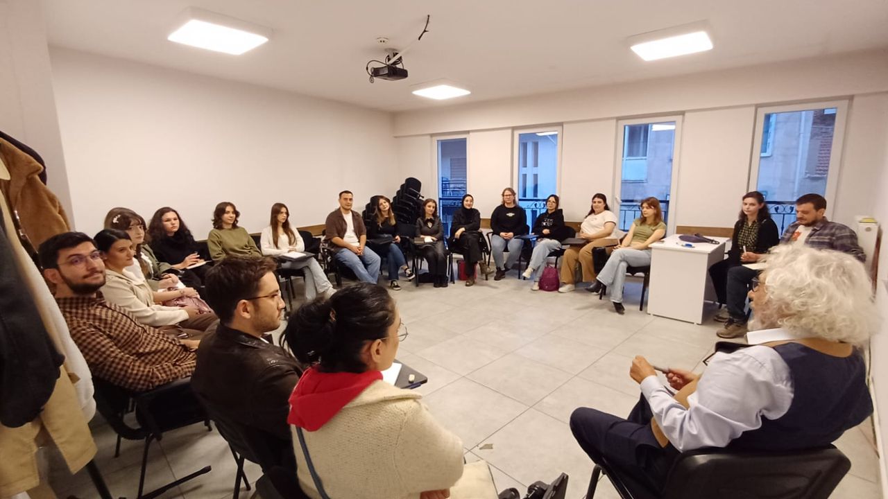 Ceren Özdemir Adalar Gençlik Merkezi’nde atölyelere yoğun ilgi