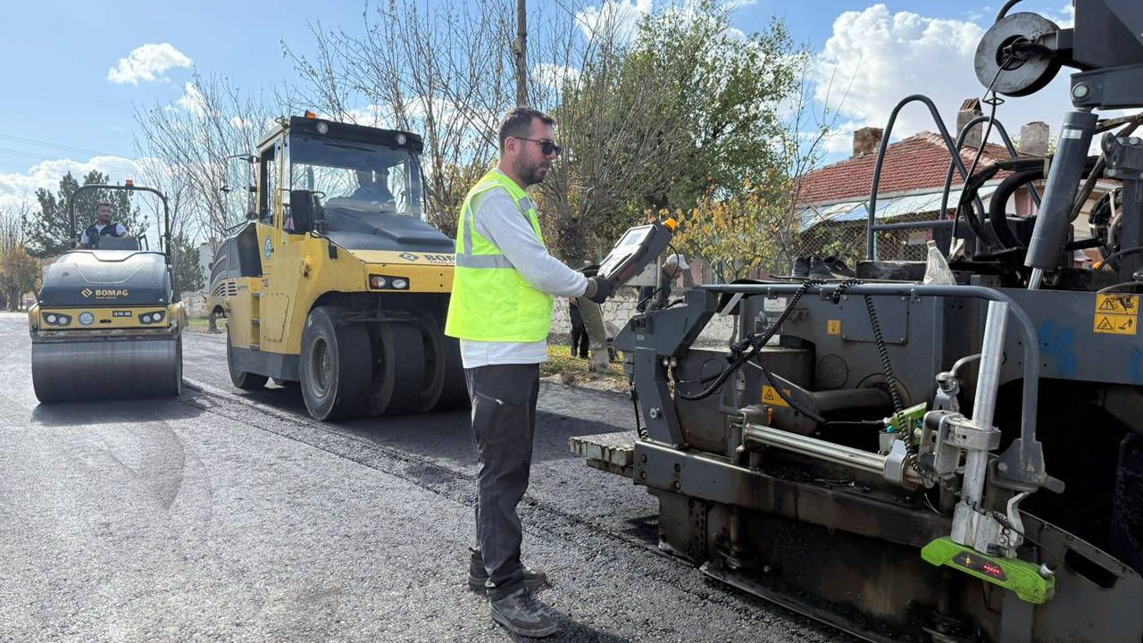 Büyükşehir Belediyesi’nden kırsal ilçelere yol yatırımı