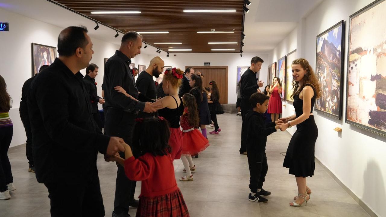 Kız çocukları ve babaları ilk dans heyecanını yaşadı
