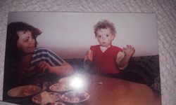40 yıllık ebenin damadı eline doğdu