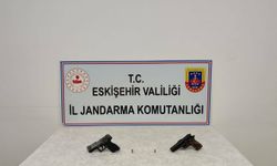Eskişehir'de ruhsatsız silah ticareti yapmaya çalışırken yakalandı