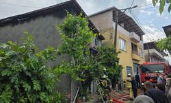 Elektrik tesisatından çıkan yangın evi küle çevirdi