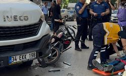 Eskişehir'de motosiklet ile kamyonet çarpıştı: 1 yaralı