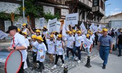 Eskişehir'de lösemiyi yenen çocuklar yürüyüşte bir araya geldi