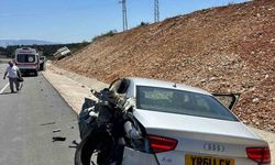 Kamyon, park halindeki otomobile çarptı: 1 yaralı