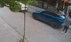 Kendisini uyaran çalışanlara tekme ve yumruklarla saldırdı