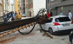 Eskişehir'de ekskavatör aracın üzerine devrildi