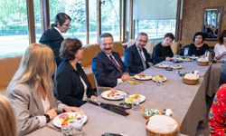 Vali Aksoy emekli annelerle buluştu