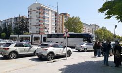 Eskişehir'de tramvay ile otobüs çarpıştı