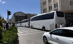 Tur otobüsleri trafiği olumsuz etkiliyor