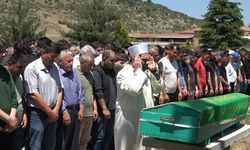 Traktör römorkuna sıkışan genç gözyaşlarıyla defnedildi
