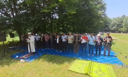 Komşuda asırlık gelenek devam ediyor