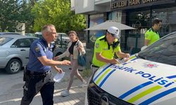 Eskişehir'de kontrolden çıkan araç tatlıcıya girdi