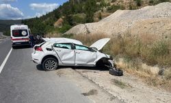 Seyir halindeki araç su kanalına uçtu