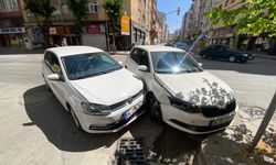 Eskişehir’de kadın sürücüler arasında trafik kazası