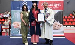 Venezuelalı diplomat da Anadolu Üniversitesi'nde mezuniyet sevinci yaşadı