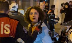 Polis araçta silah buldu, yakınları basın mensuplarına saldırdı!
