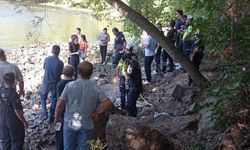 Sakarya Nehri'ne giren iki çocuk suda kayboldu