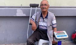 Engelli aracıyla Hamamyolu'na geliyor, tartıyla geçimini sağlıyor
