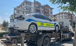 Polis aracına otomobil çarptı: 1’i polis 3 kişi yaralandı