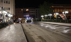 Şair Fuzuli Caddesi'nde gece asfalt mesaisi