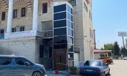 Araç yangınında hasar gören cami asansörü onarılmayı bekliyor