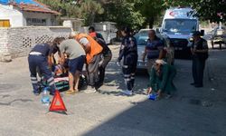 Otomobille çarpışan motosikletli kurye yaralandı