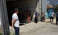 Yem kırma makinesine düşen işçi hayatını kaybetti!