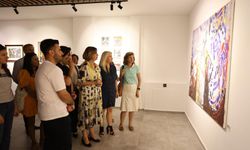 “Kesişen İzler” sergisi Sanat Sokağı’nda açıldı