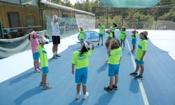Tenis kortlarında yaz coşkusu