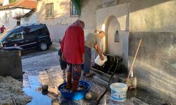 Halka açık çeşmelerde vatandaş yoğunluğu