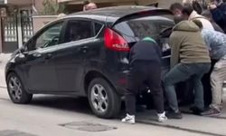 Otomobilin altında kalan 8 yaşındaki çocuk yaralandı!