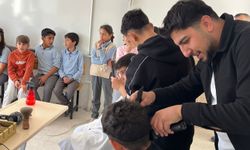 Köy okullarında ücretsiz tıraş yapıldı