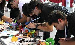 Türkiye'nin en çirkin robotları sahneye çıktı