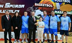 Vali Aksoy, 3. Kamu Spor Oyunları'nda dereceye girenleri ödüllendirdi