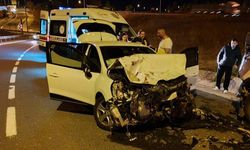 Eskişehir yolunda 2 araç kafa kafaya çarpıştı: 2 yaralı