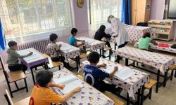 Sokakta dilenen ve okula gitmeyen 176 çocuk eğitime kazandırıldı