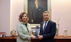 Başkan Ayşe Ünlüce’ye “Yılın Büyükşehir Belediye Başkanı” ödülü