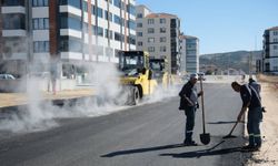Sivrihisar’da sıcak asfalt çalışmaları sürüyor