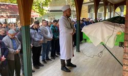 Eskişehir'de boynu kesilen anne toprağa verildi